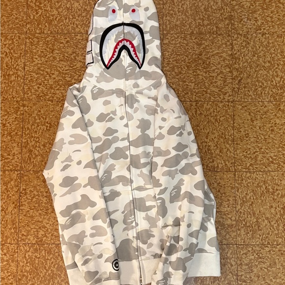 White BAPE hoodie - Picture 2 of 5